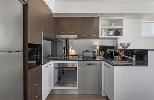 South Brisbane Apartment | Chic 2-Bed Apartment & 5 minutes walk to QPAC