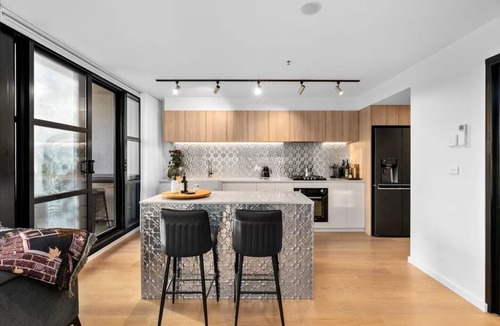 Braddon Apartment | Chic Braddon Branx Apartment Near Cafés & CBD