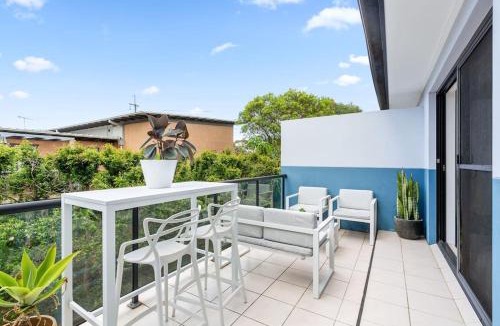 Brookvale Apartment | Chic Brookvale Unit-Big Balcony!