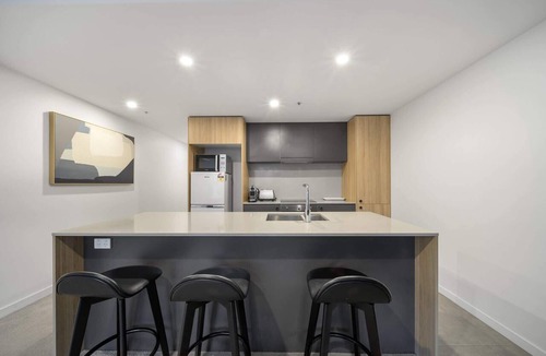 Braddon Apartment | Chic Inner-City 2-Bed Abode with Pool, Gym & Sauna