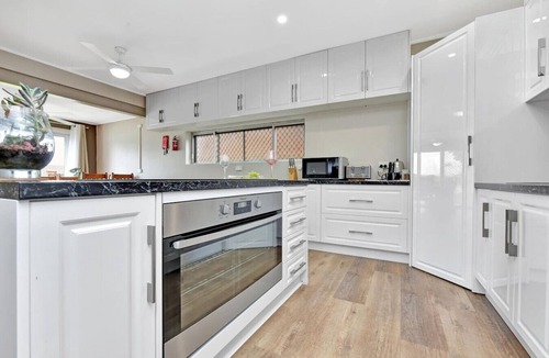 Cessnock Apartment | Chillout with Pool in Cessnock