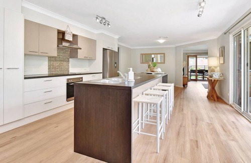 Lake Munmorah House | ChrisTony 3 Bdrm Waterfrnt Cottage