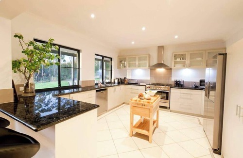 Yallingup House | Chynoweth Scenic Views and Secluded Luxury