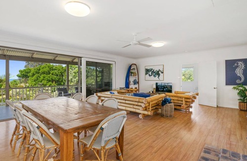 Pottsville House | Classic Beach House on Surfside - Pet Friendly