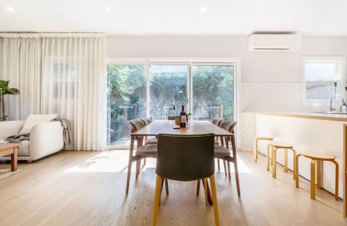 Flemington House | Classic Comforts - Moments to Flemington Racecourse