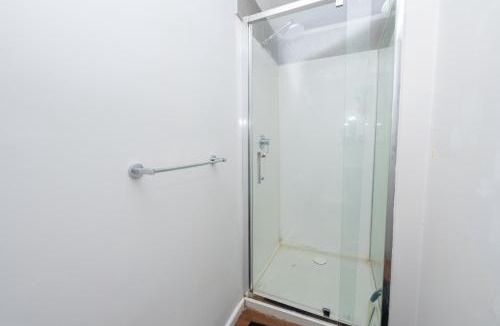 Corio Apartment | Classic decor, freshly painted 3 bedroom and 2 bathroom quiet home