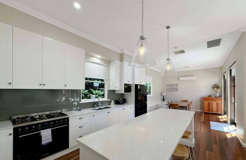 Wagga Wagga Apartment | Classic Meets Modern in Central Wagga!