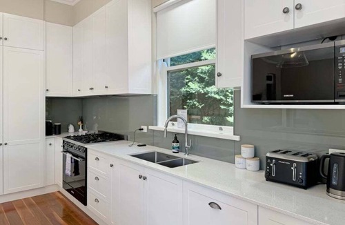 Wagga Wagga Apartment | Classic Meets Modern in Central Wagga!