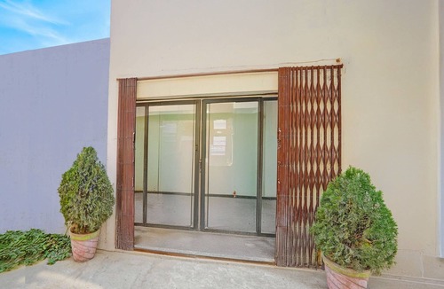 Civil Lines House | Classic Prayagraj Bus Stop Sonica Gold