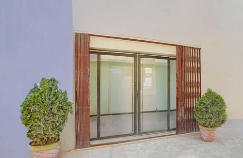 Civil Lines House | Classic Prayagraj Bus Stop Sonica Gold