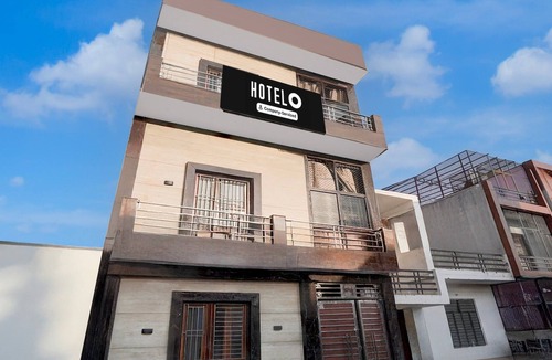 Ayodhya House | Classic With Balcony Tedhi Bazaar Ram Janambhumi