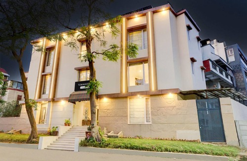 DLF Phase 3 House | Classic With Twin Bed Townhouse T Block