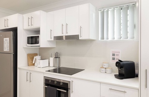 Rocklea Apartment | Clean 1 Bdr Apt w/AC | Covered Parking | 439AF1