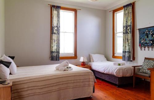 Noraville House | Cliff Cottage - Noraville