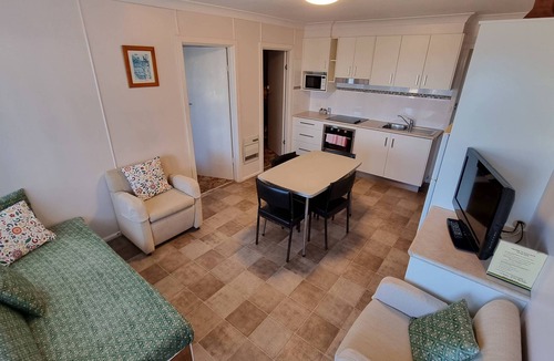 Bermagui Apartment | Close to Beach, Harbour Marina, Country Club, Golf Course, Restaurants, Cafes