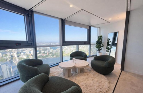 Brisbane Central Business District Apartment | Cloud Nine Stay | Designer Views on Level 61