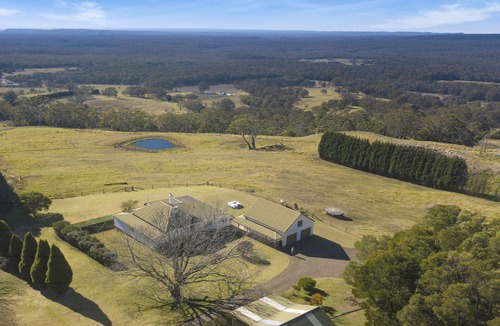 Mittagong House | Cloudhill - SPECIAL OFFER-pay for 2 nights, 3rd 1/2 price!