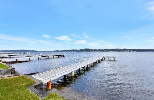 Coal Point House | Coal Point Absolute Waterfront