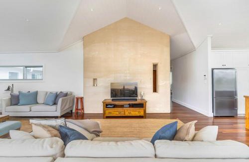 Hyams Beach House | Coast at Hyams Beach