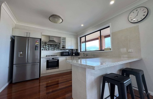 Batehaven House | Coastal Family Home Close to Beach