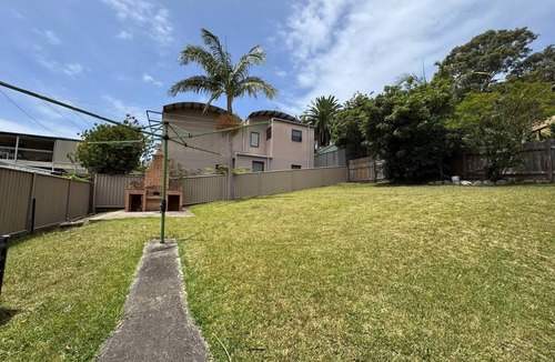 Batehaven House | Coastal Family Home Close to Beach