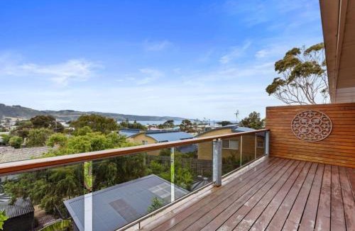 Apollo Bay House | Coastal Gem - pool table and views