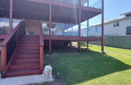 Dalmeny Apartment | Coastal Hideaway, is less than a 7min stroll from 2 beautiful beaches.