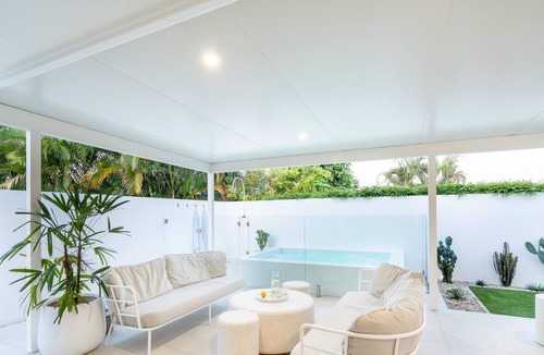 Miami House | Coastal Palm Springs Inspired Home - 5 min walk to beach