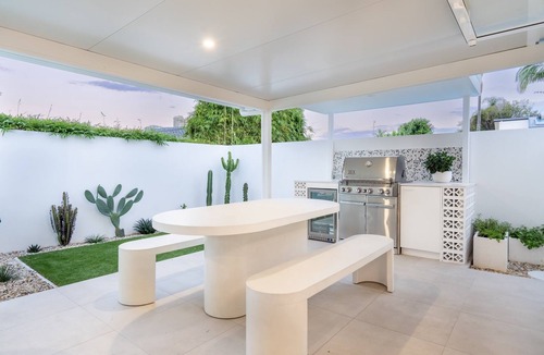 Miami House | Coastal Palm Springs Inspired Home - 5 min walk to beach