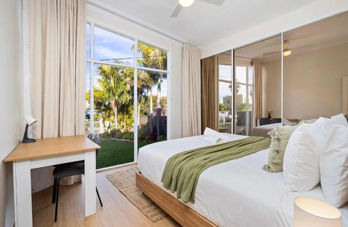 Warilla House | Coastal Palms - Recently Renovated Beachside Haven