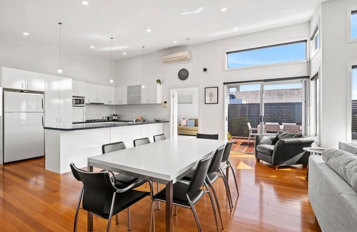 Torquay House | Coastal Tides on Anderson