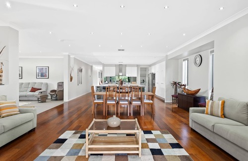 Upper Coomera House | Coaster by Khove