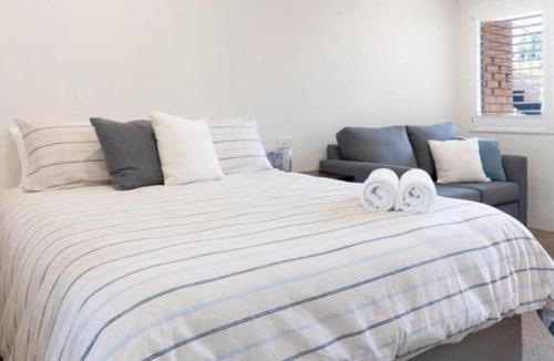 Sawtell Hotel | Coasters 22 - steps away from downtown Sawtell