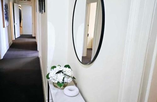 Bendigo House | Cobb&CoHouse-Goldfields ExecutiveStay Ideal for Families &Work Crews
