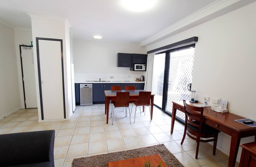 Rockhampton Hotel | Coffee House Apartment Motel