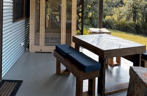 Lowanna Apartment | Coffs Coast Mountain Retreat Cabin 1