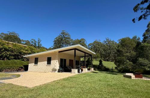 Lowanna Apartment | Coffs Coast Mountain Retreat Cabin 2