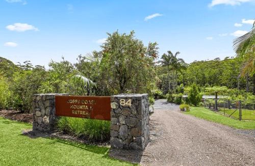 Lowanna House | Coffs Coast Mountain Retreat - House