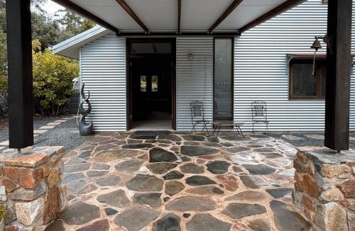 Lowanna House | Coffs Coast Mountain Retreat - House