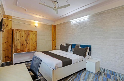 Noida Hotel | Collection O Aditya Inn Sector 66 Noida Near Adarsh Pariksha Kendra
