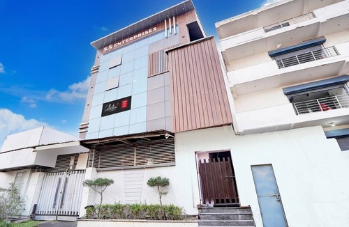 Ghaziabad House | Collection O Hotel Star Inn