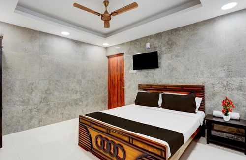 Chennai Hotel | Collection O Karumariamman Temple Thiruverkadu Formerly Sridevi Residency