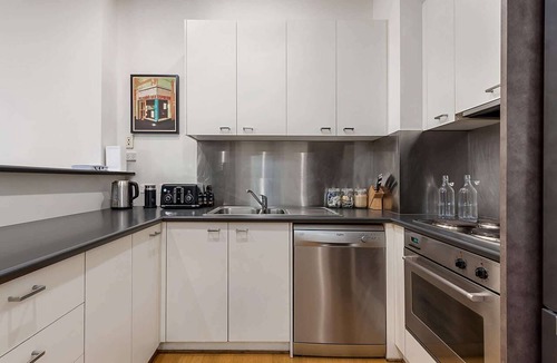 Collingwood Apartment | Collingwood | 2BR + 2 Parking Near Smith St