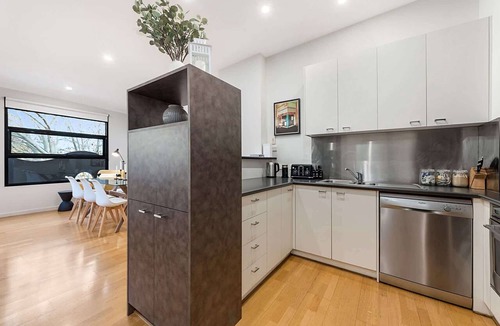 Collingwood Apartment | Collingwood | 2BR + 2 Parking Near Smith St