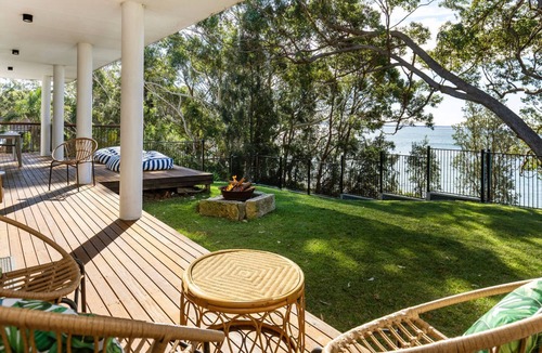Vincentia House | Collingwood Villa- Waterfront and Pet Friendly home