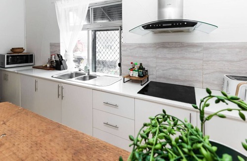 Bondi Apartment | Colourful Spacious Central 3BDR Balcony AC Parking