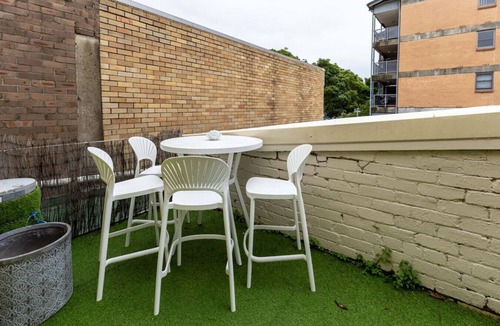 Bondi Apartment | Colourful Spacious Central 3BDR Balcony AC Parking
