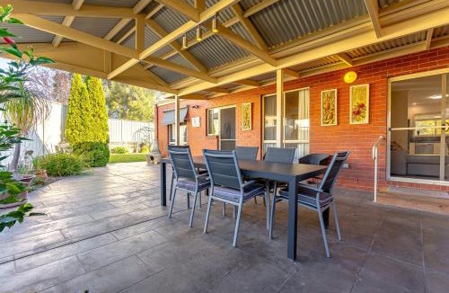 Flora Hill House | Comfort & Quiet 3BR, CBD 5mins