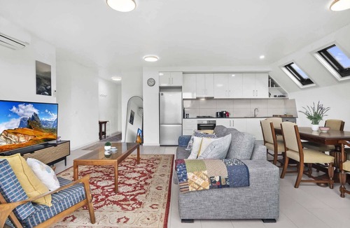Footscray Apartment | Comfortable 2 Bed Stay with Parking