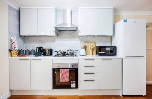 Glenmore Park Bed & Breakfast | Comfortable 2-bedroom house